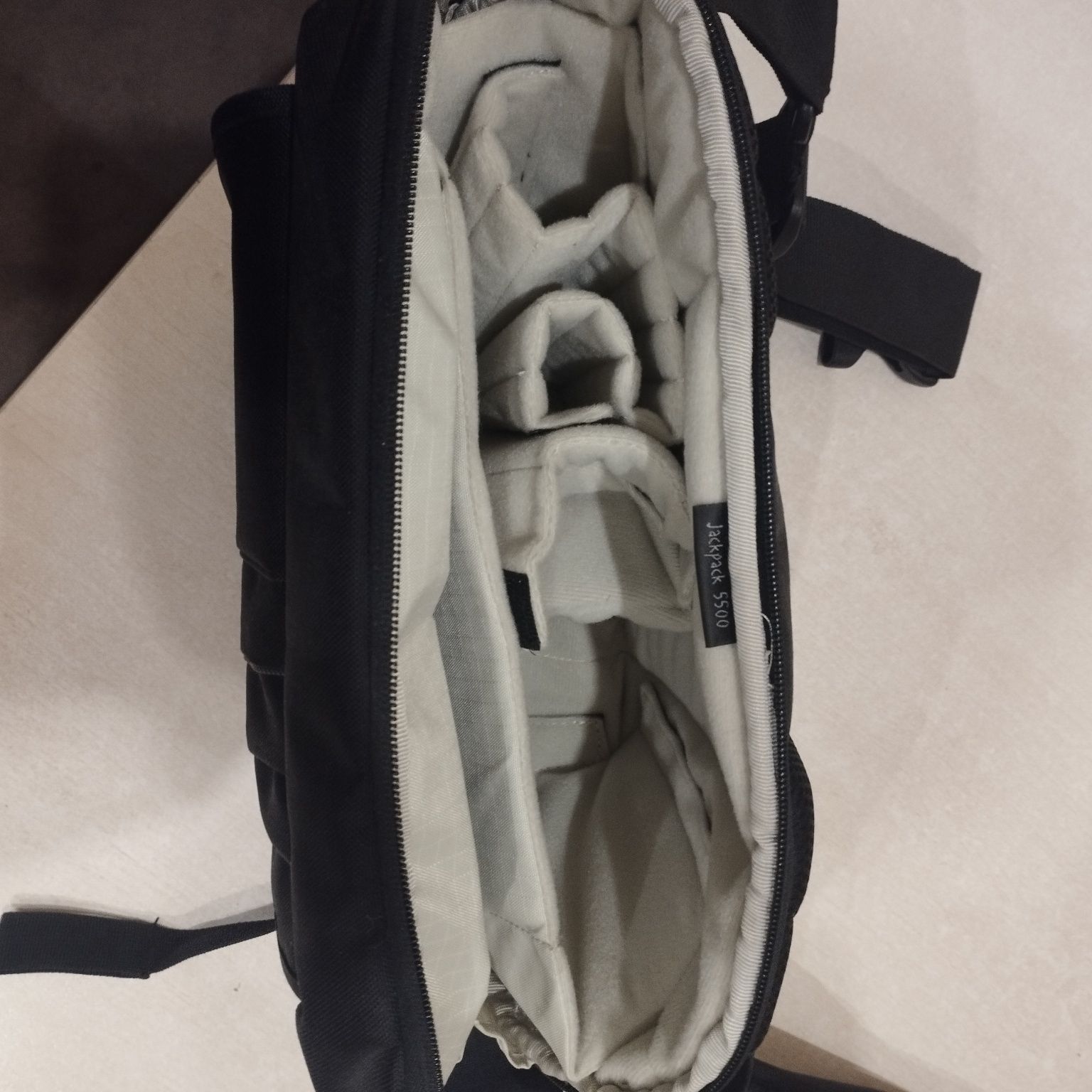 Сумка для зеркального фотоапарата Crumpler Jackpack 5500 чорно-сіра