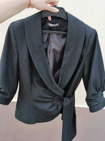 Классический, нарядный, женский серый пиджак