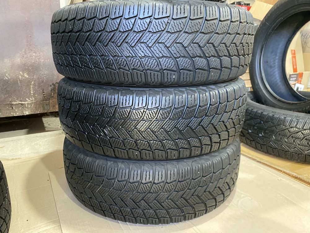 Продам зимние скаты шины 195/65/15 зима
