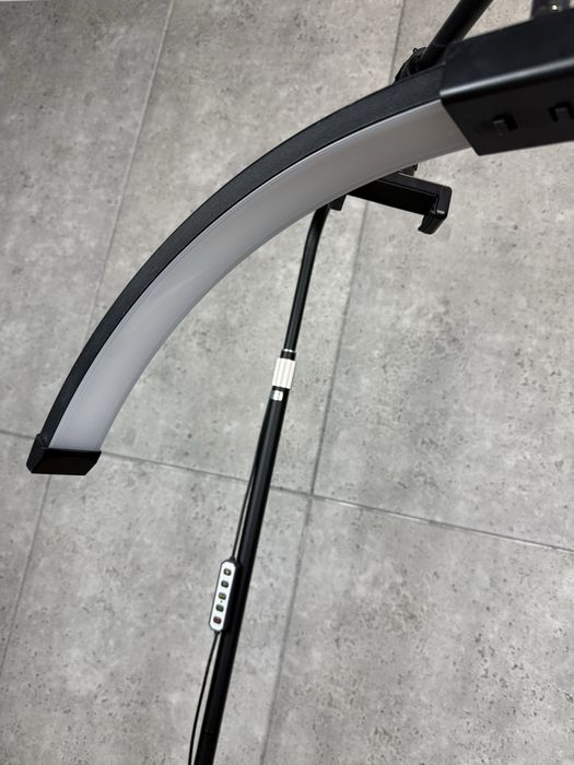 Lampa kosmetyczna led bezcieniowa półksiężyc