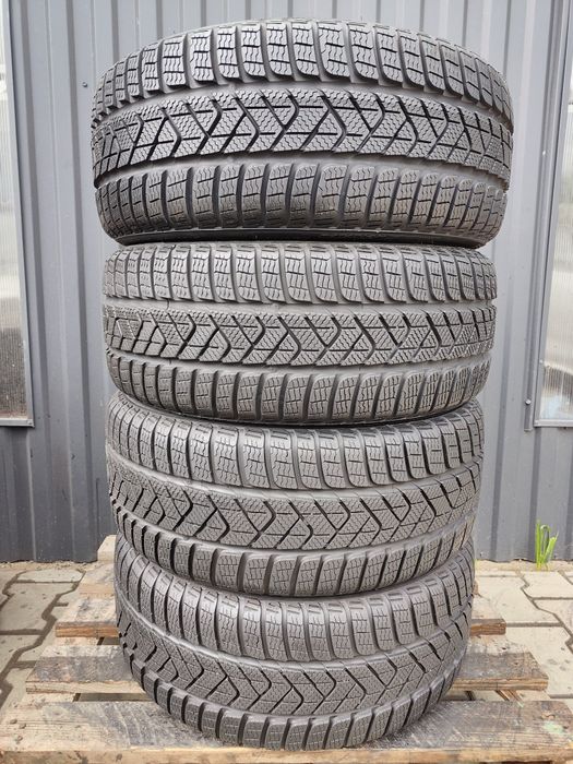 205/40/17 Pirelli Sottozero 3 komplet