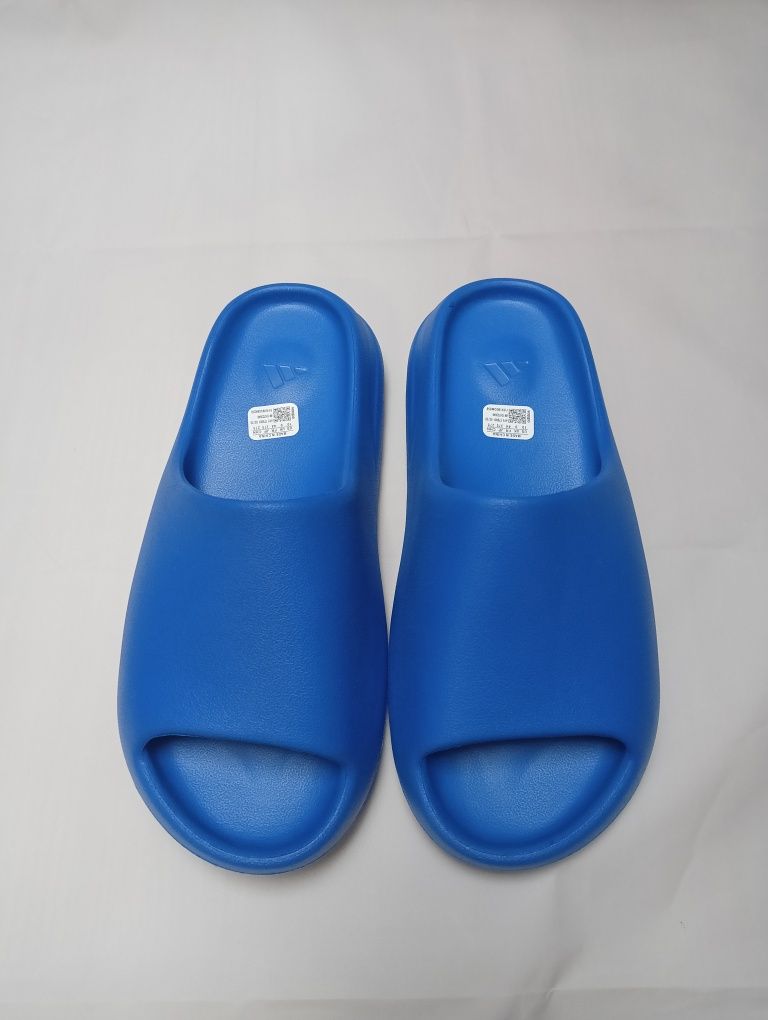 Klapki Yeezy slide