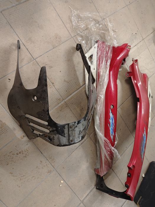 Owiewka plastik boczek bok lewy prawy pług Suzuki GSXF 750 r.89-97