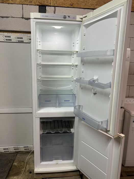 Двухкамерный холодильник Snaige S10021..Высота 2 метра!