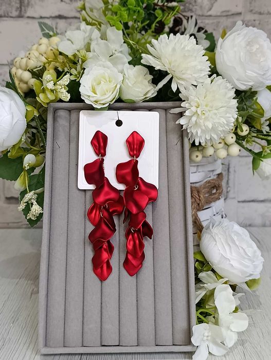 eleganckie satynowo czerwone Boże Narodzenie  kolczyki długie wiszące