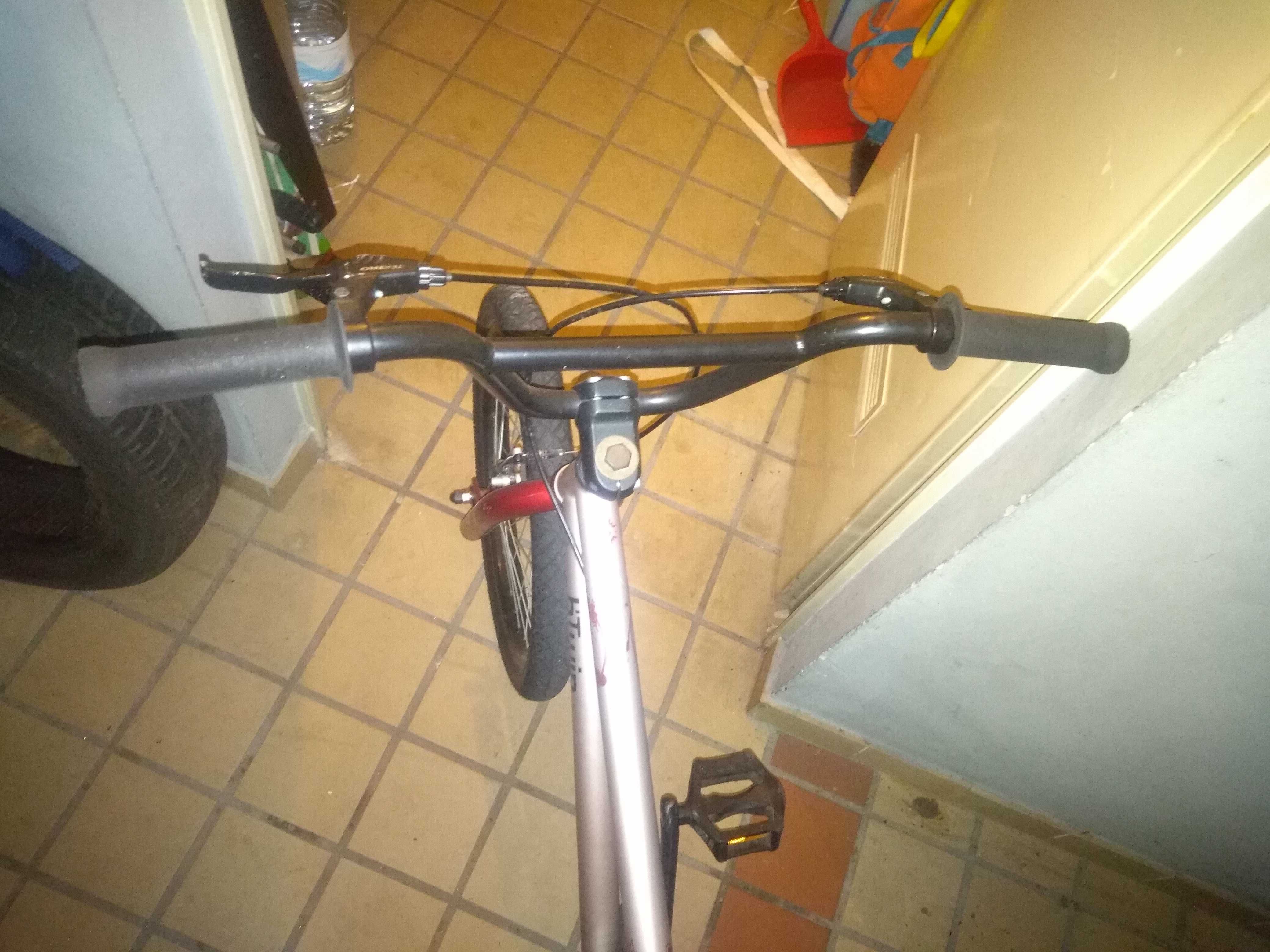 Bicicleta BMX b-twin