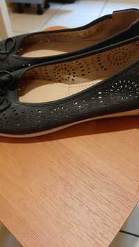 Czarne pantofle rozmiar 39
