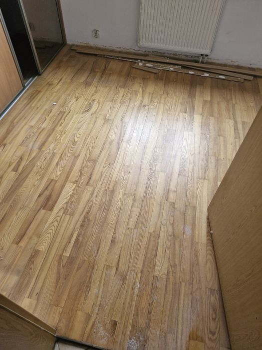 Podloga, drzwi , szafa  za darmo