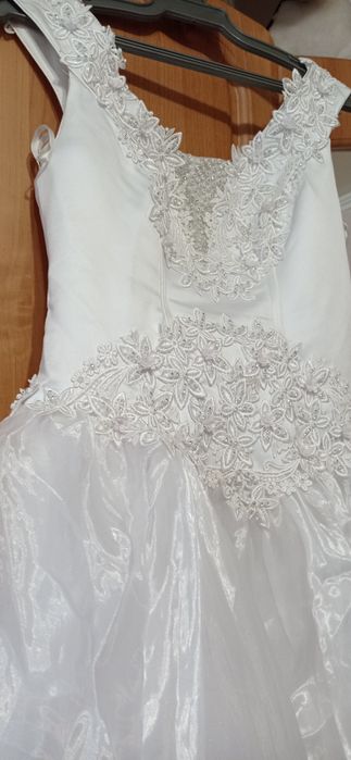 Продам  прокат весільну сукню розмір 46-48-50500 грн