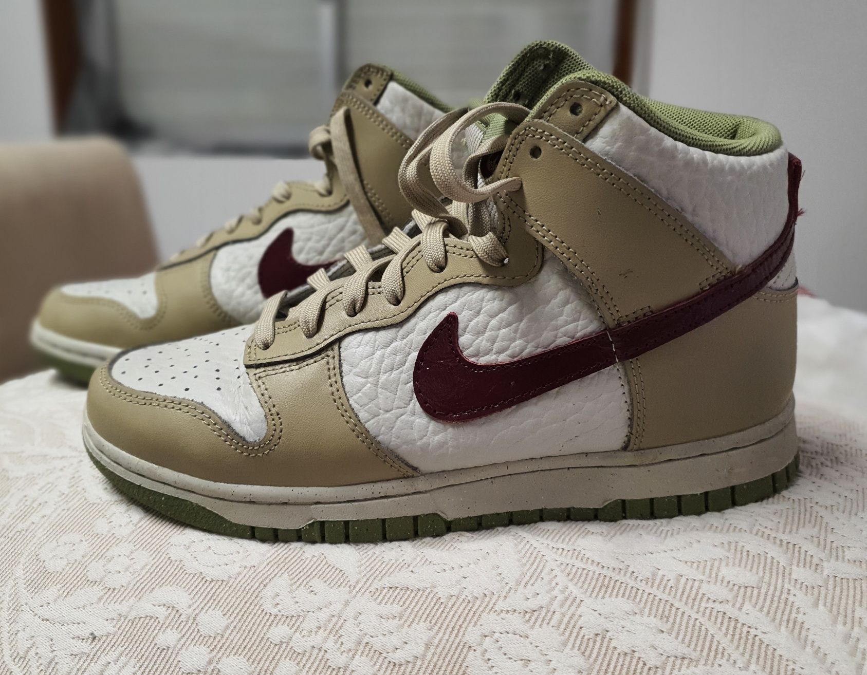 Nike High Tumbled Branco Tan