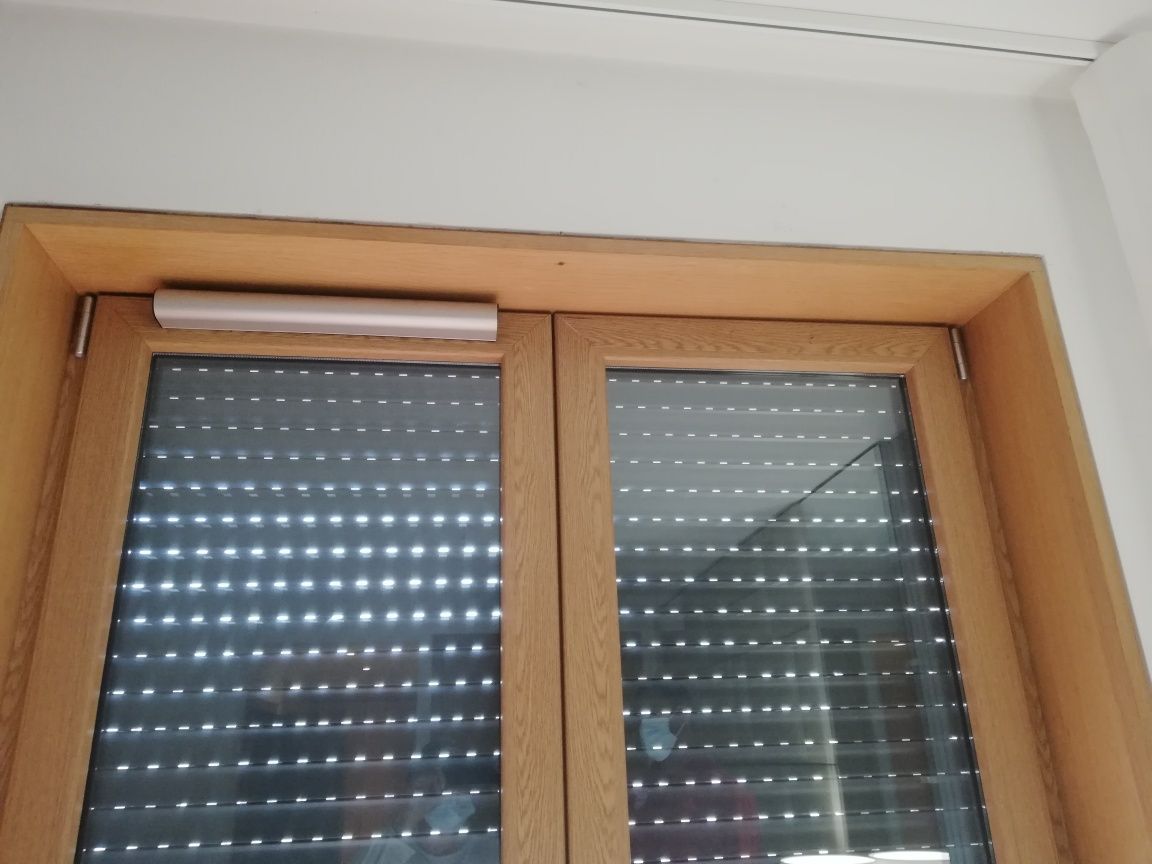Estores elétricos, manuais e caixilharia janelas e portas