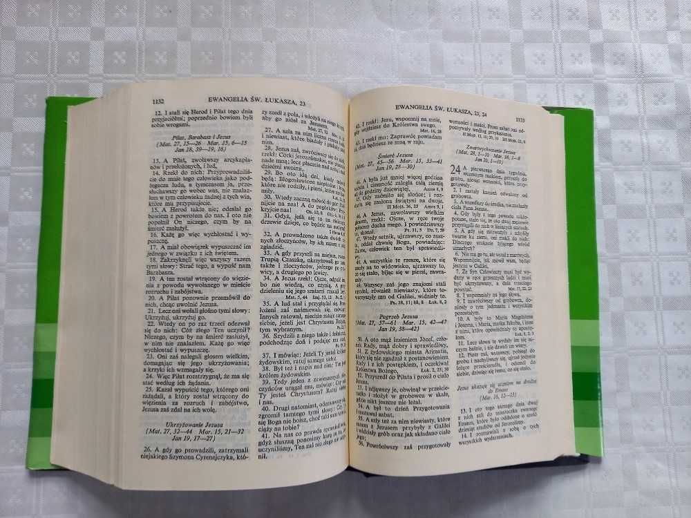 Pismo Świete Biblia Warszawska -średni format- bdb stan