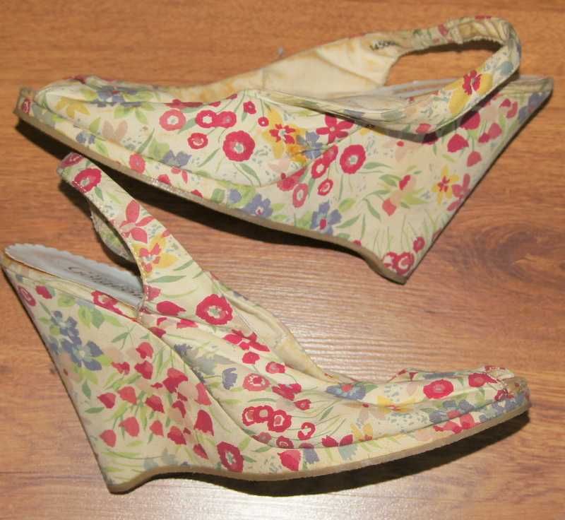Buty sandałki damskie w kwiatki na koturnie 39 40 26cm