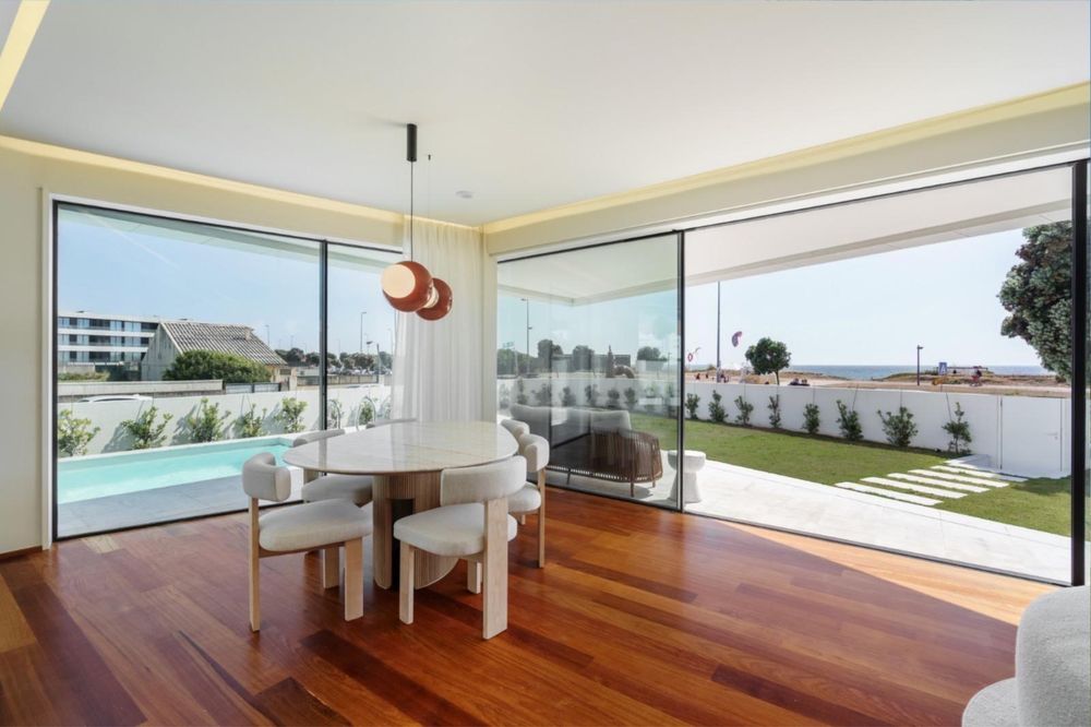 Apartamento com acesso privado na 1ª linha da praia e piscina privada