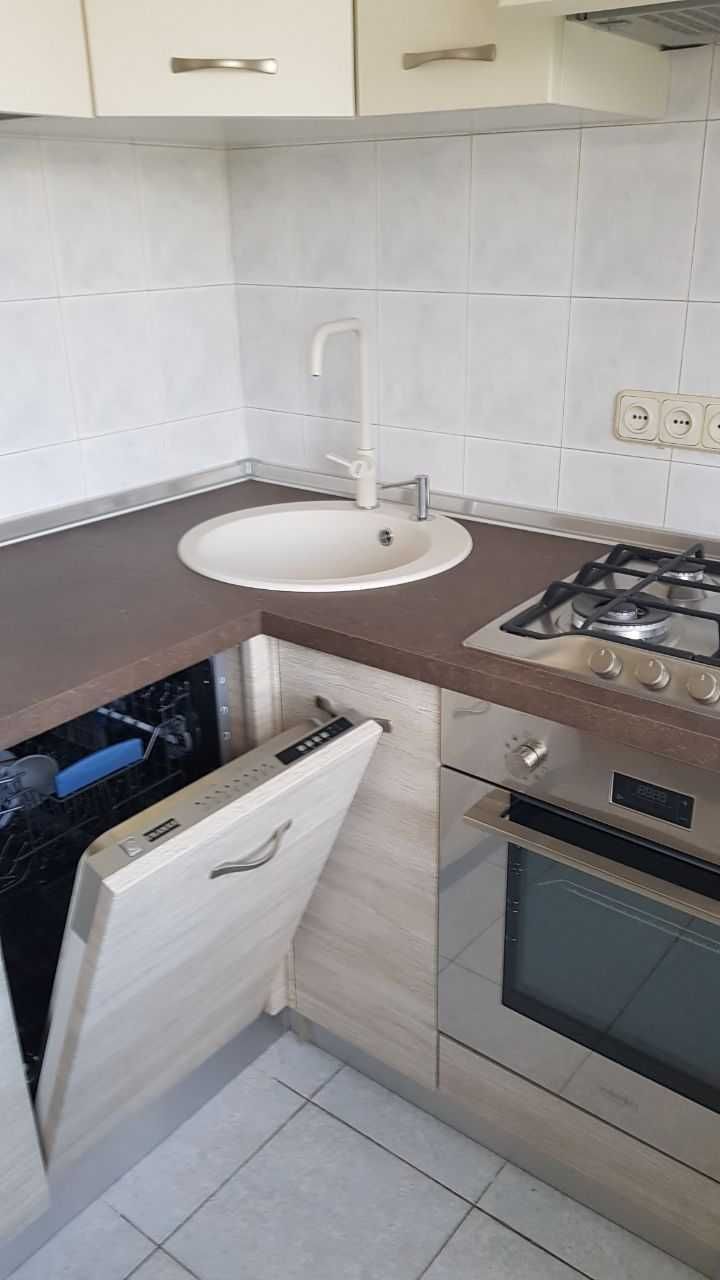 3к.кв., рядом 162 школа, метро Холодная гора 5 минут пешком