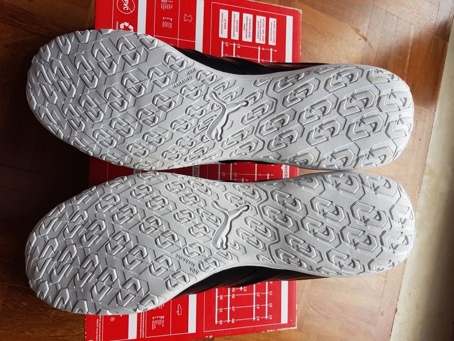 Ténis de Futsal Puma n⁰ 43, em pele, originais e novos na caixa