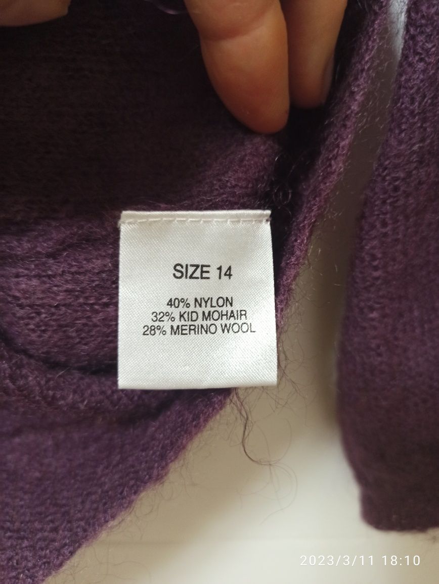 Śliczny, delikatny sweterek 32 procent kid mohair, 28 procent. merino