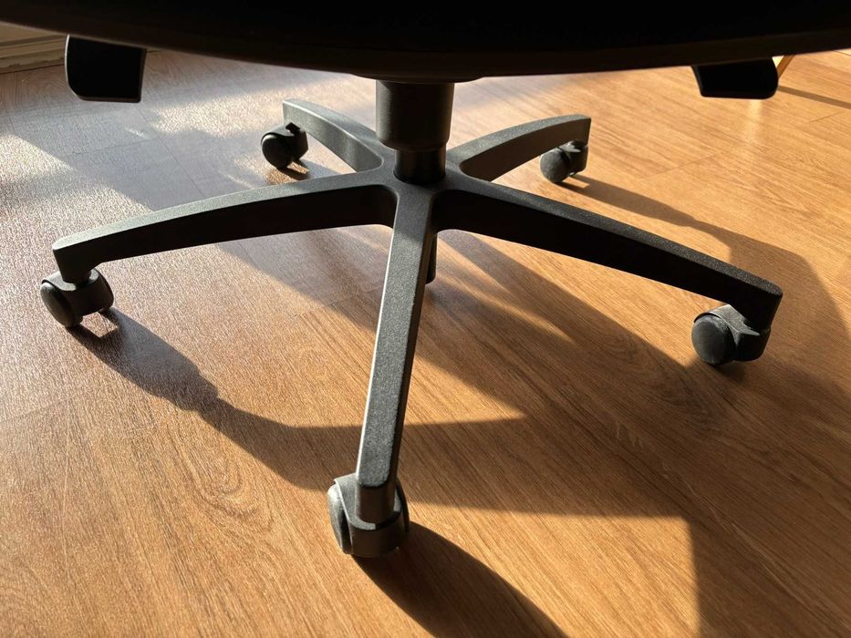 Cadeira de Escritório Sitland Múltiplas Regulações - Como NOVA