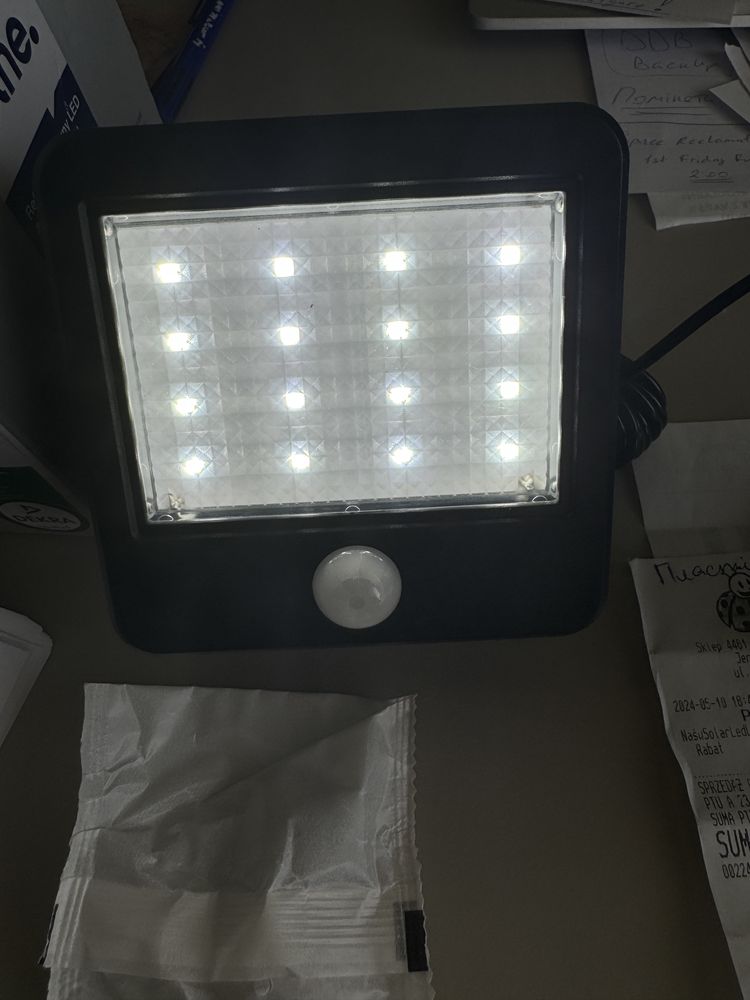 Reflektor solarny LED firmy Lethe (CZUJNIK RUCHU I ZMIERZCHU