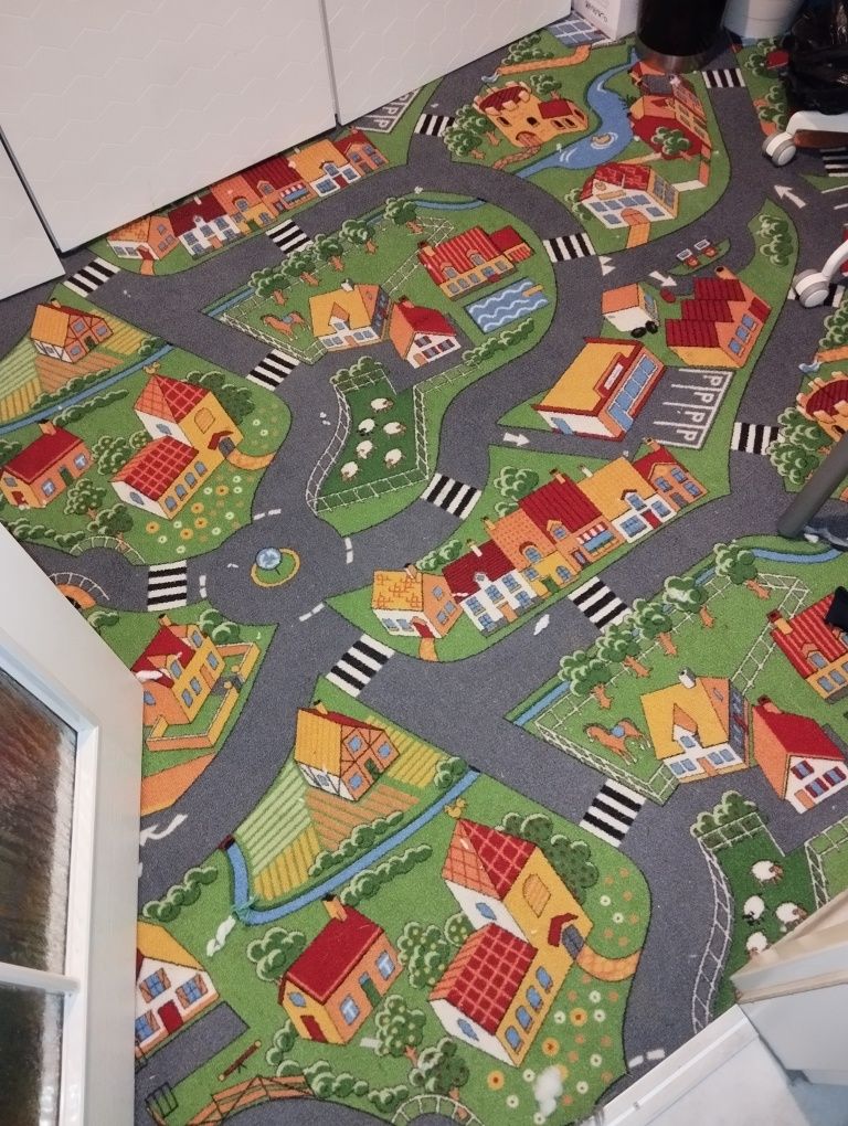Używana wykładzina dywanowa w drogi samochodziki dla dziecka chłopca 6
