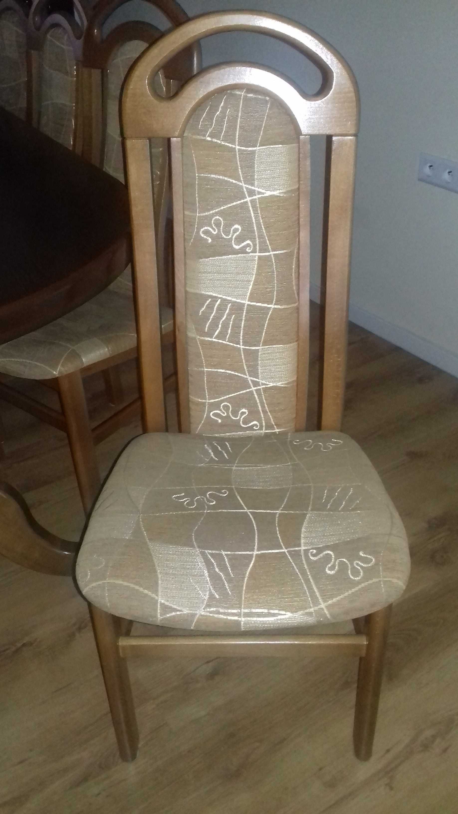 Stół duży z krzesłami
