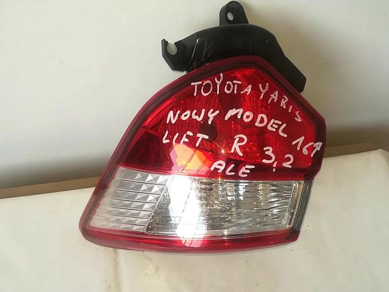 Lampa tylna prawa Toyota Rav 4 Lift