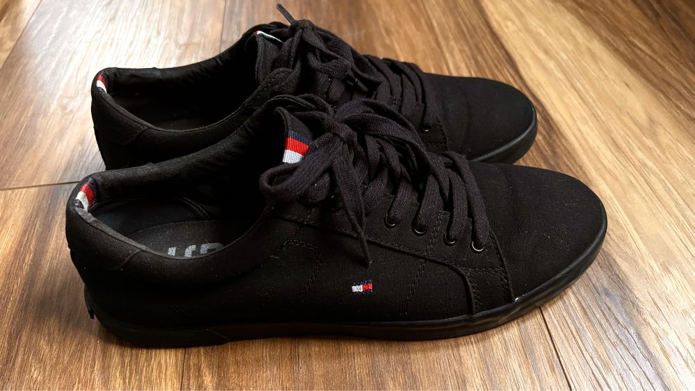 Buty Tommy Hilfiger R. 42