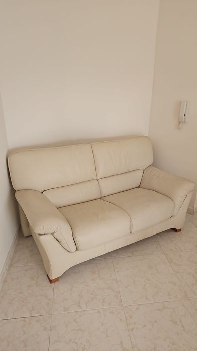 Sofá de pele creme