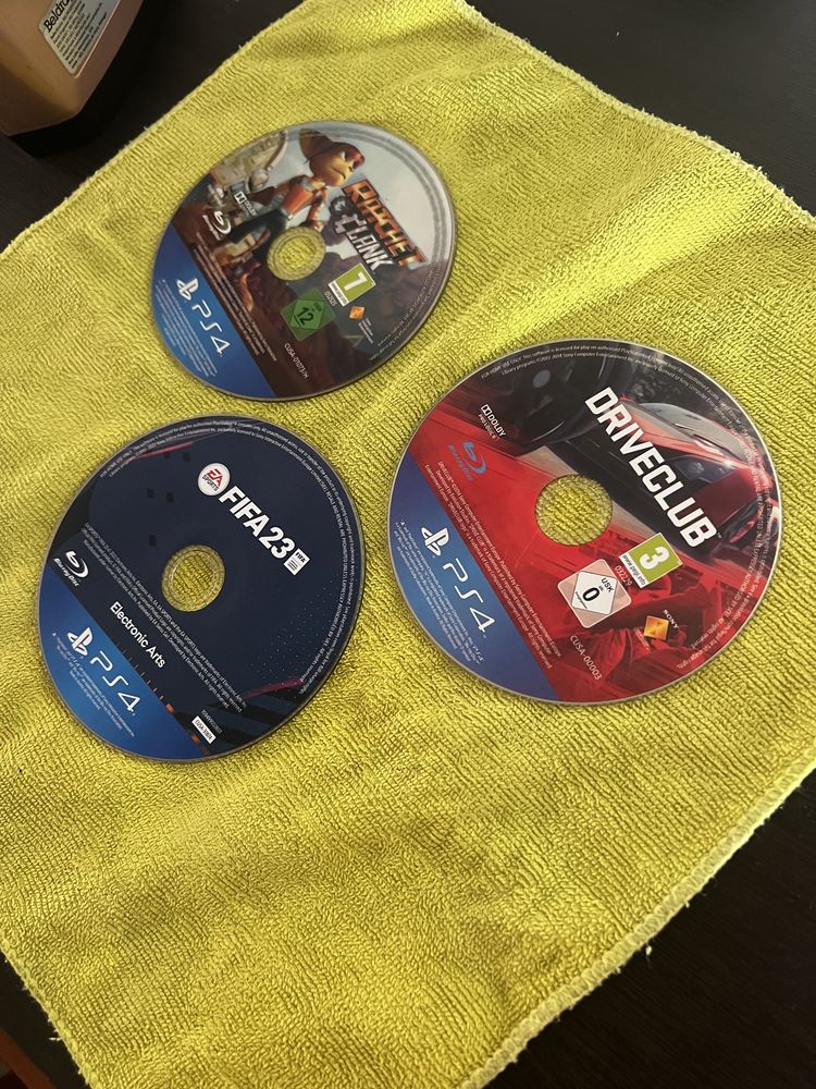 Playstation 4 Modelo Normal 1TB Com 3 Jogos incluidos