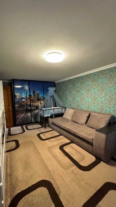 Продам 2к квартиру на 600-річчі