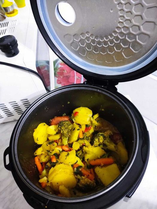 Multicooker Garnek Elektryczny Do Taniego Gotowania Szybkowar NOWY