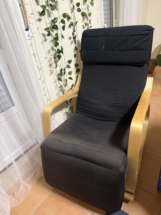 Cadeira de Balanço — Estrutura Boa, Pintura com Desgaste