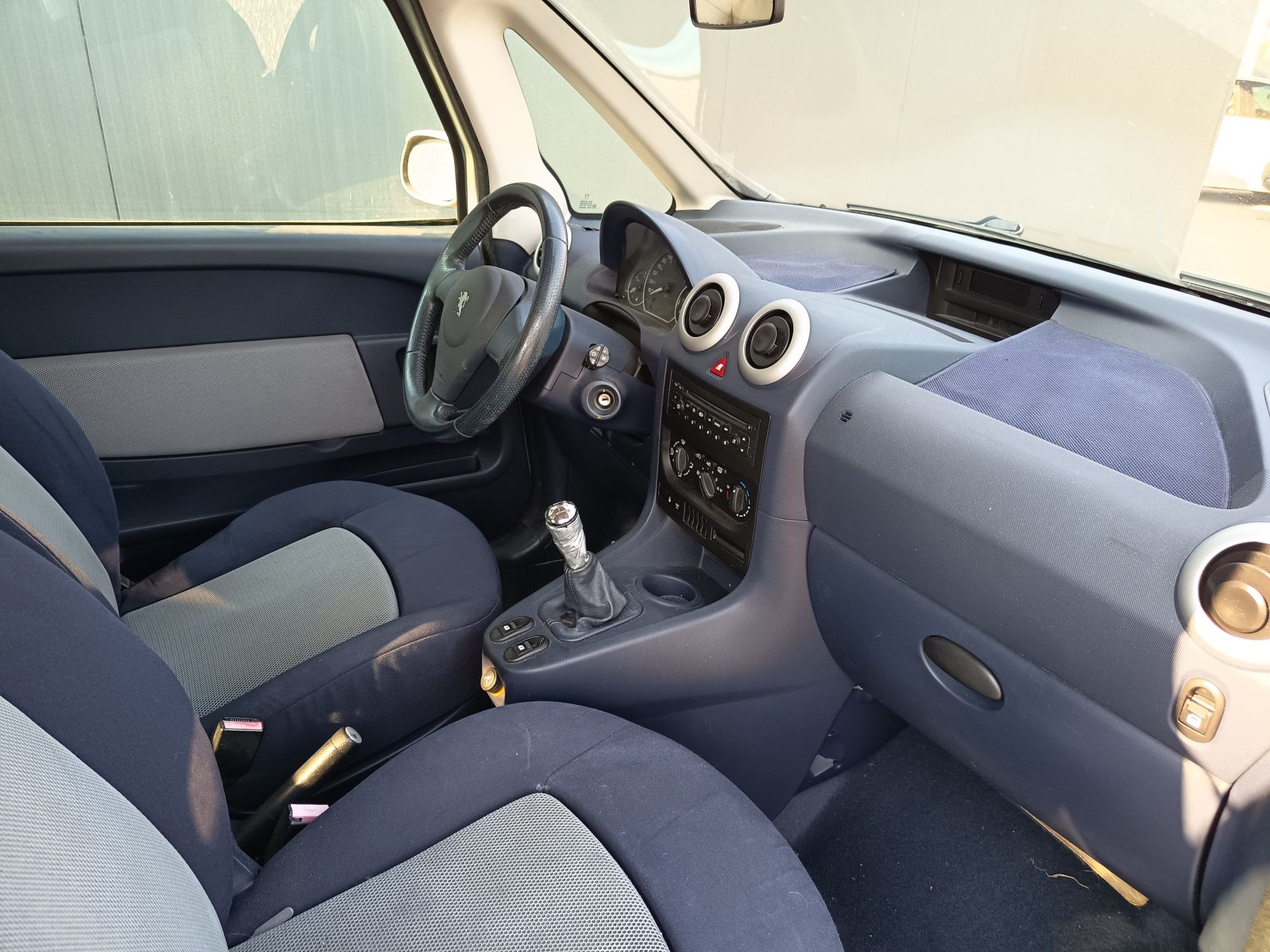 PEUGEOT 1007 - Diesel