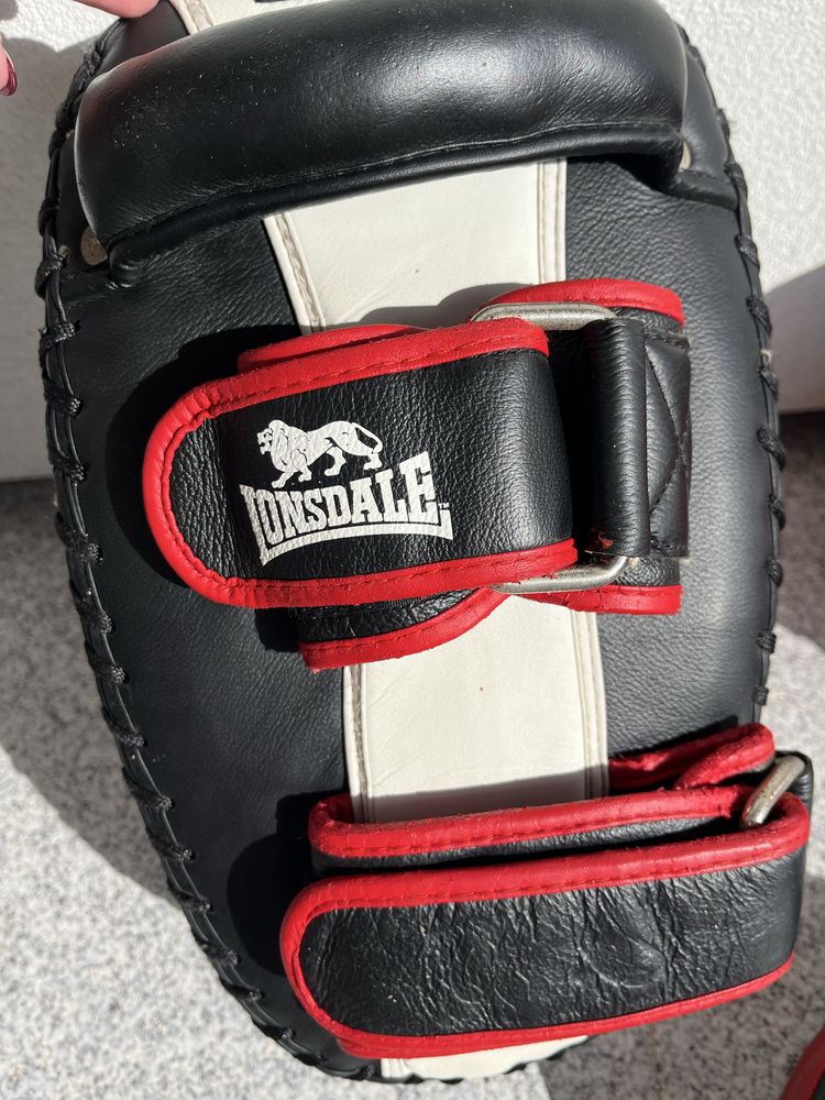 Plastron Lonsdale