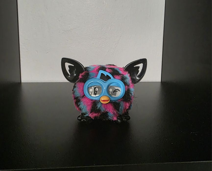 Mini mały furby na baterie