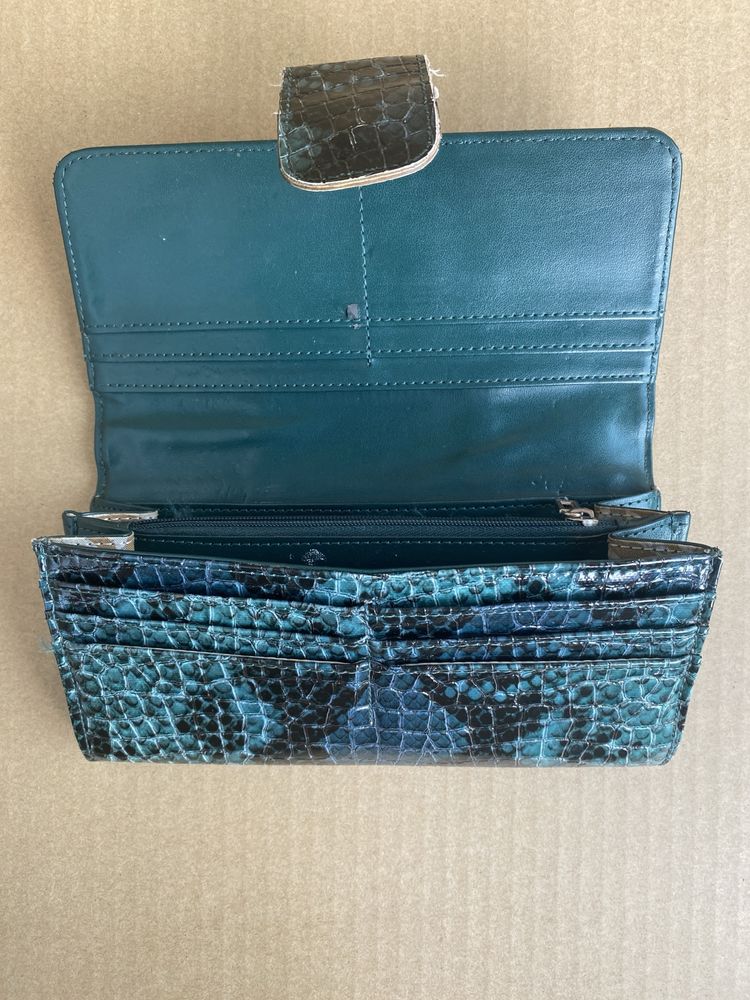 Carteira verde Guess