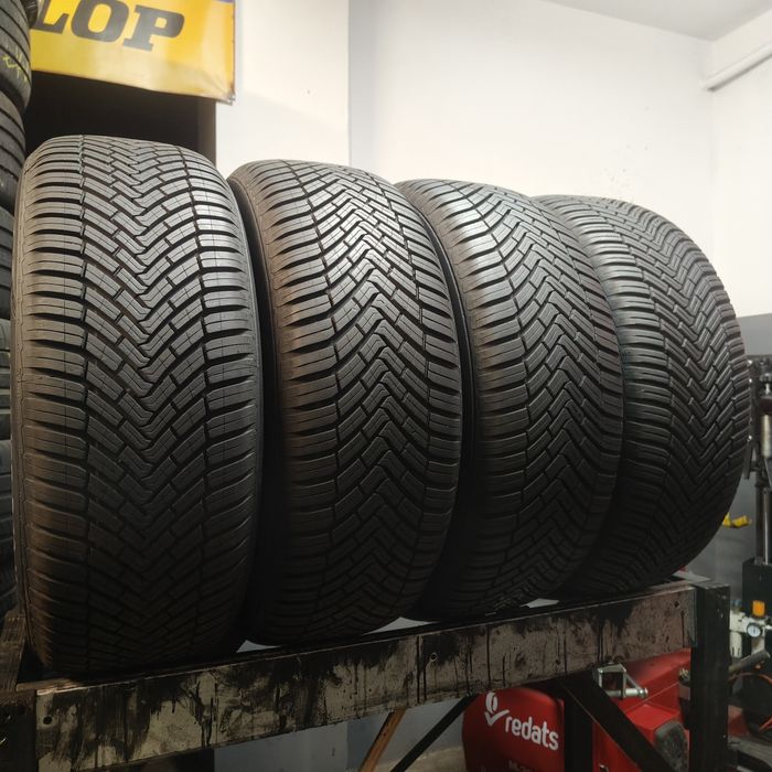 235/55/18 Sprzedam komplet opon całorocznych Continental