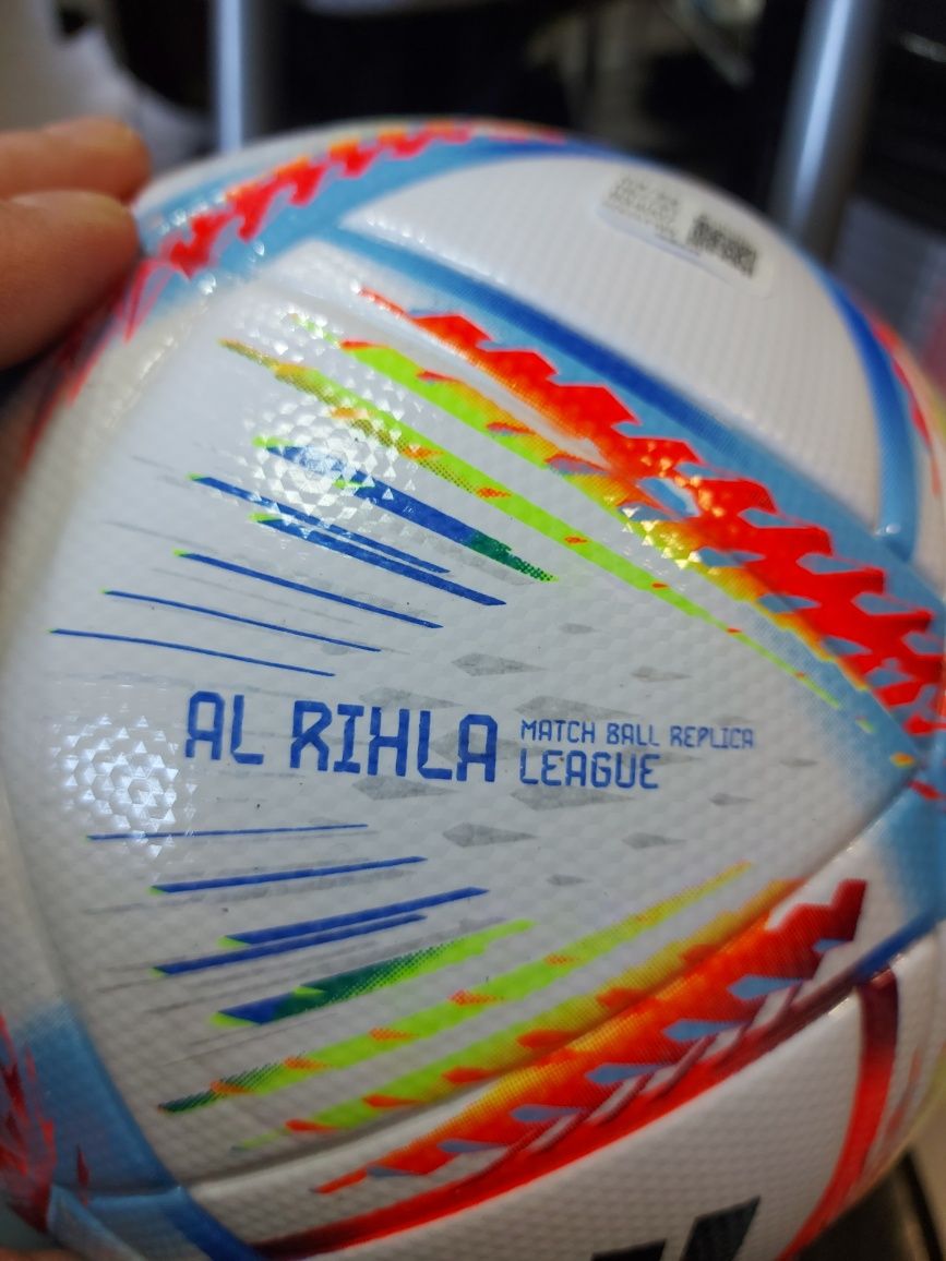 м'яч adidas Al Rihla League 
РОЗКАЖИ СВОЮ