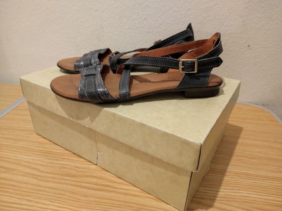 Sandálias Rastos e Pegadas n.º38