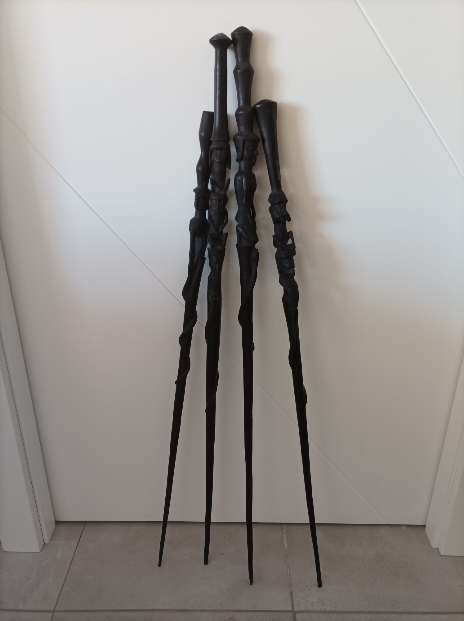 4 bengalas de pau preto