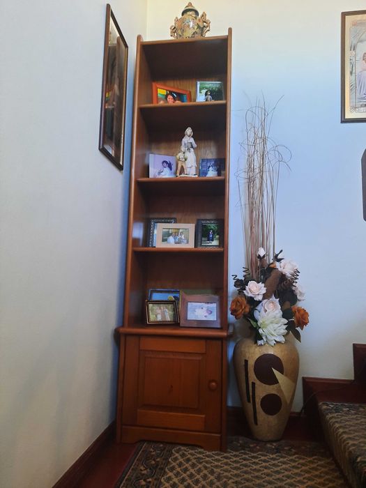 Estudio em pinho maciço muito bom estado