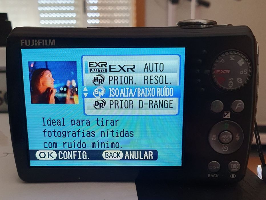 Fujifilm F200 EXR (Super CCD)