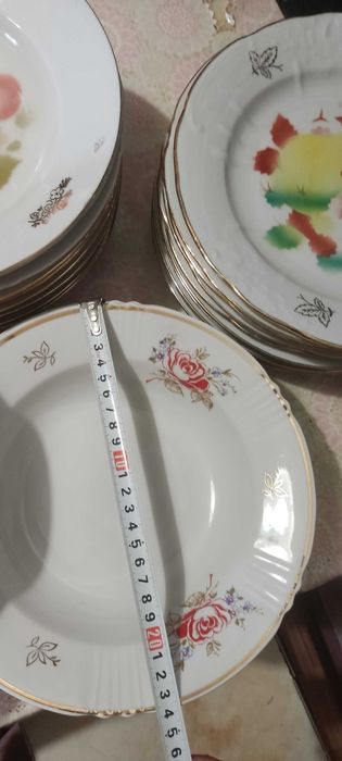 Тарілки. Порцеляна. Посуд.