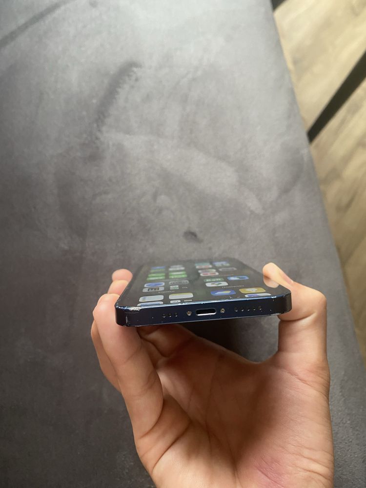 Iphone 12 в хорошому стані
