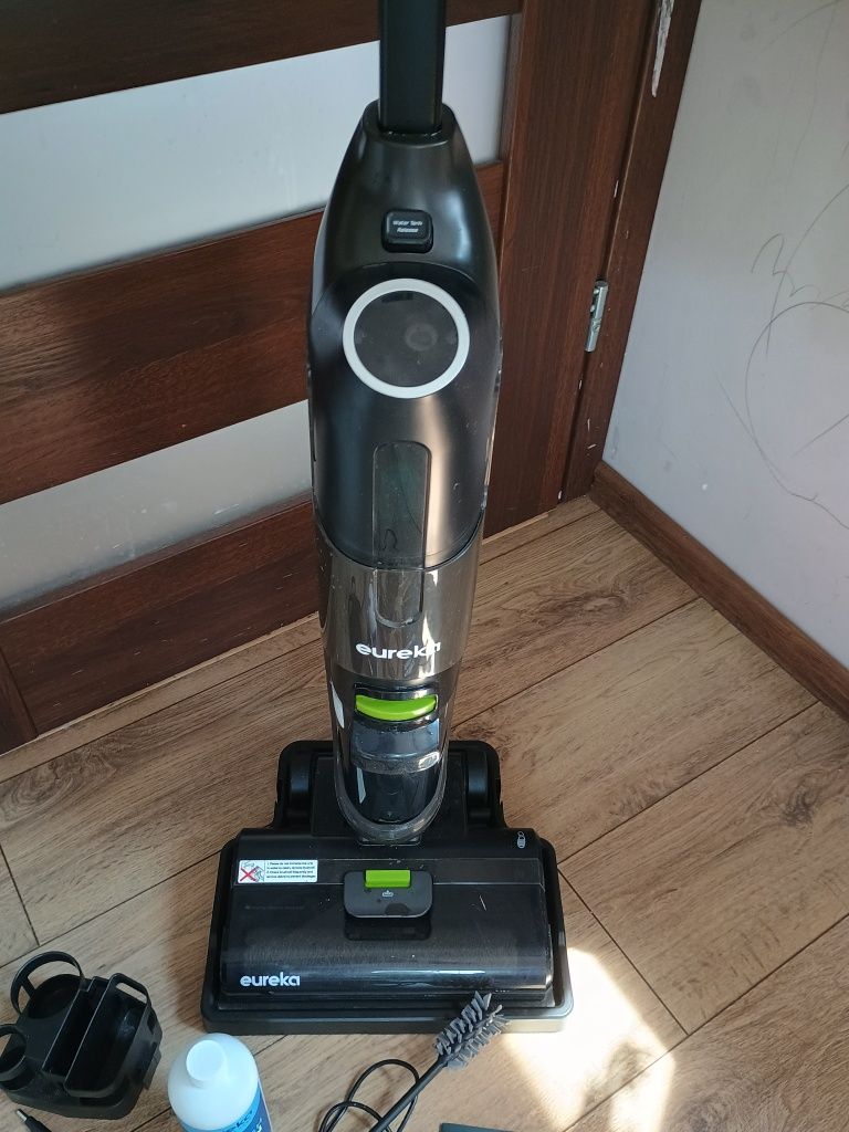 Odkurzacz pionowy mopujący eureka