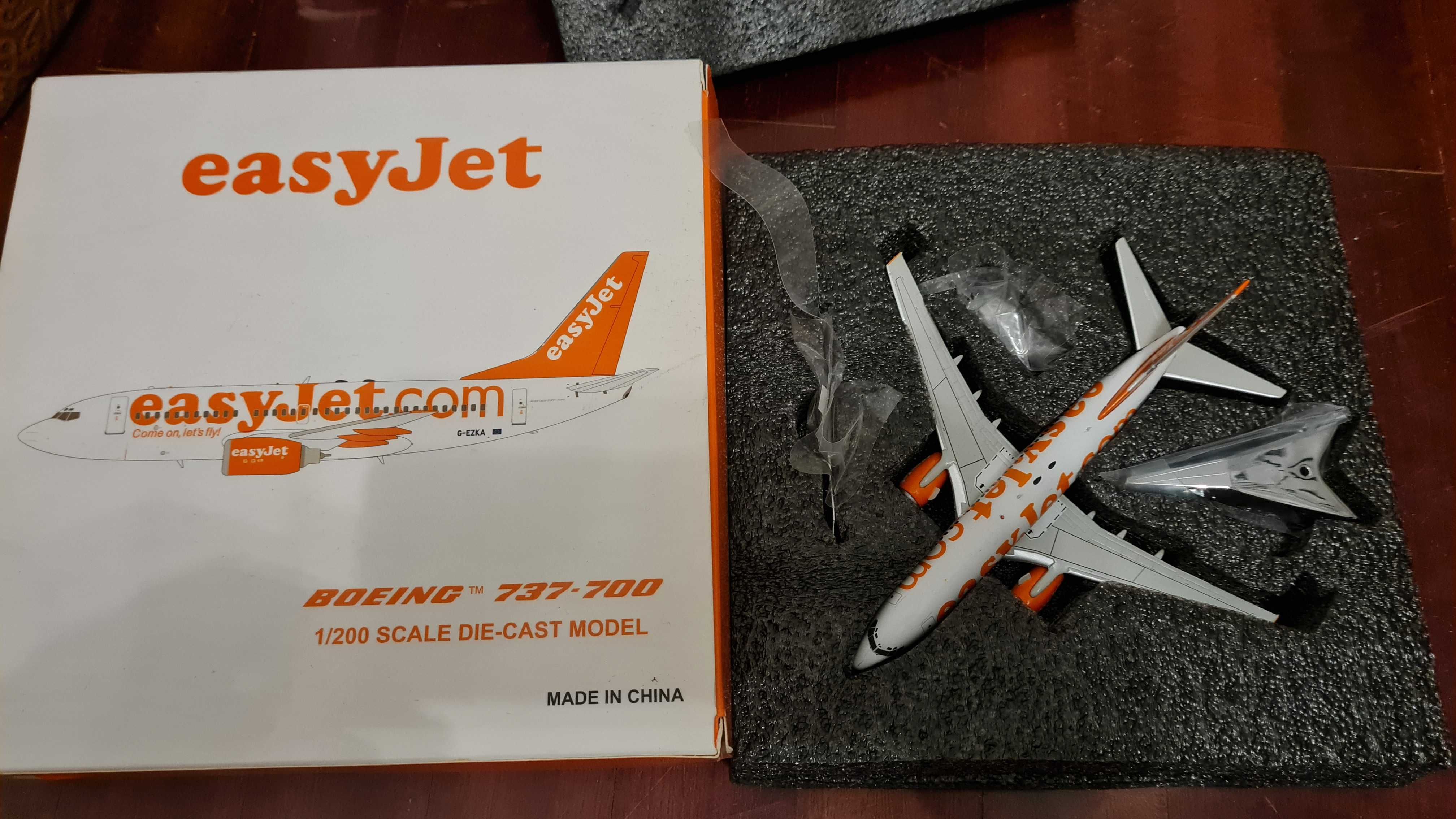 Miniatura 737 EasyJet Gemini 1:200 em metal na caixa