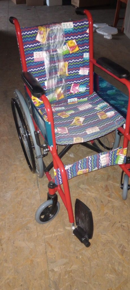 Wózek inwalidzki dziecięcy.