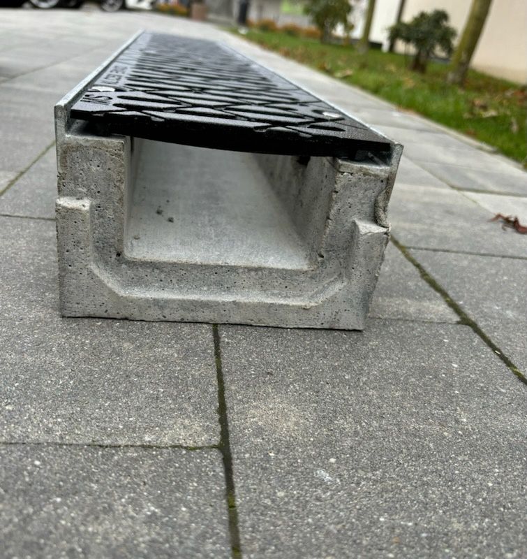 korytka liniowe betonowe z kratką żeliwną