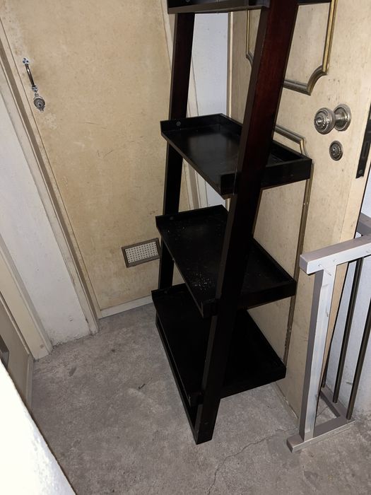 Estante em forma de escada