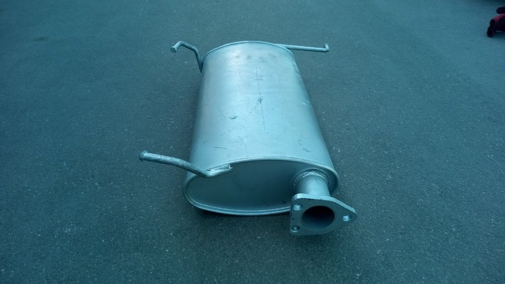 Резонатор центр. Мицубиши Мицубиси Грандис 2,4 Mitsubishi Grandis 2.4.